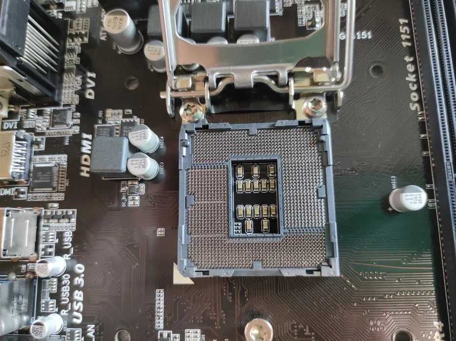 Gigabyte GA-H110M-S2H + CPU Pentium G4500.