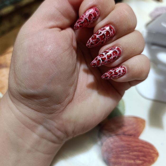 Маникюр,коррекция, покрытие гель-лаком, наращивание типсами.Бровари