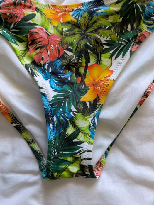 Partes de baixo de bikini de marca