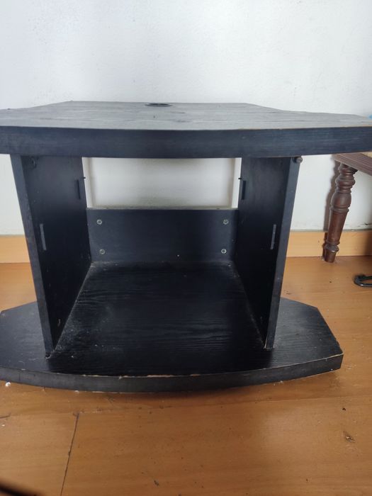 Móvel preto para TV