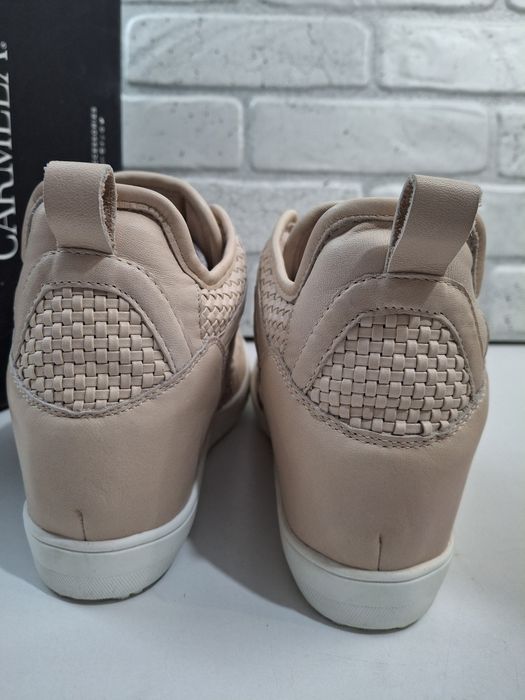 Sneakersy na koturnie Carmela r.38 skóra naturalna