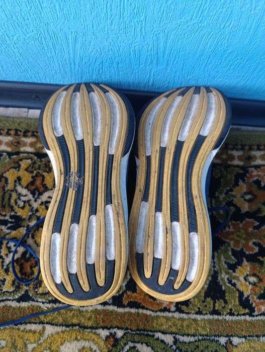 Оригінальні кросівки Adidas
