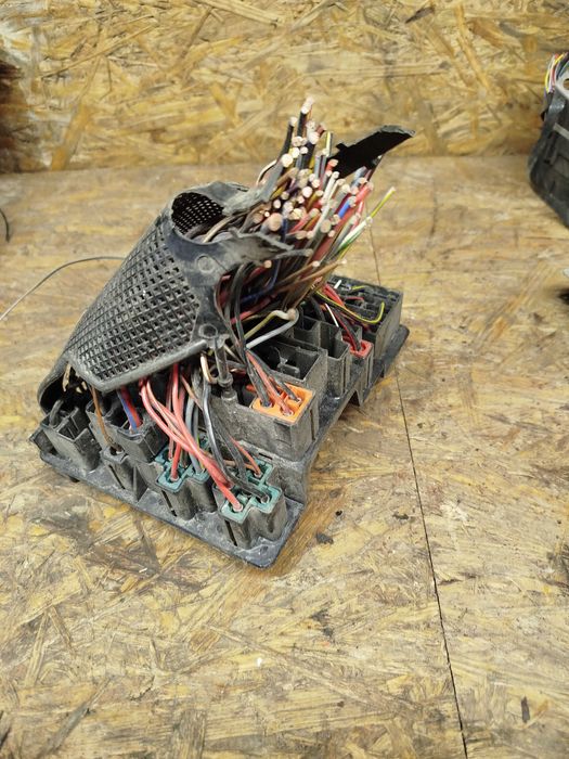 Блок запобіжників Форд 90BG14A073AA Ford Sierra