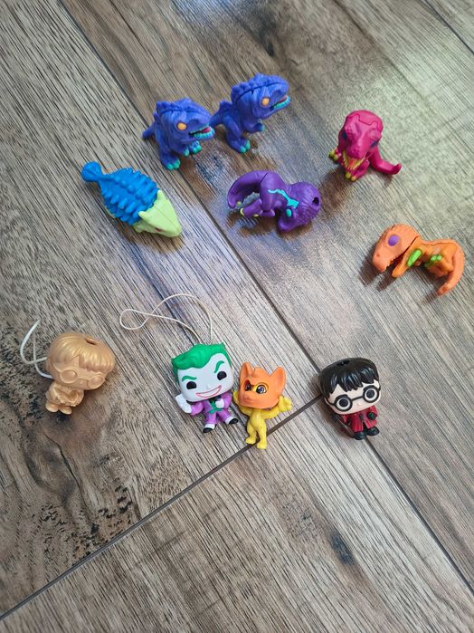 Figurki Kinder dinozaury mebelki dla lalek itp