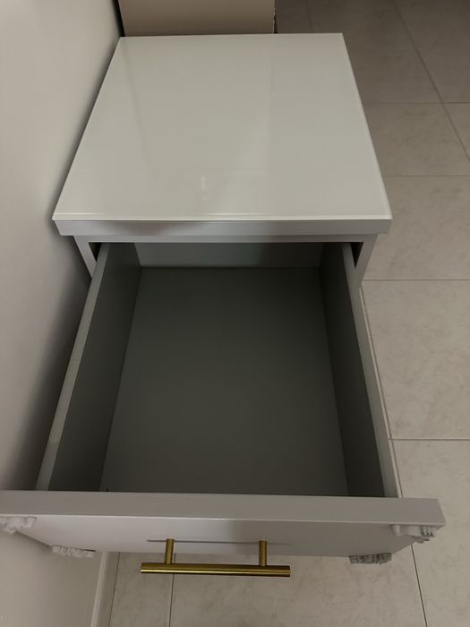 Mesa Cabeceira Malm pintada Cinzento com vidro