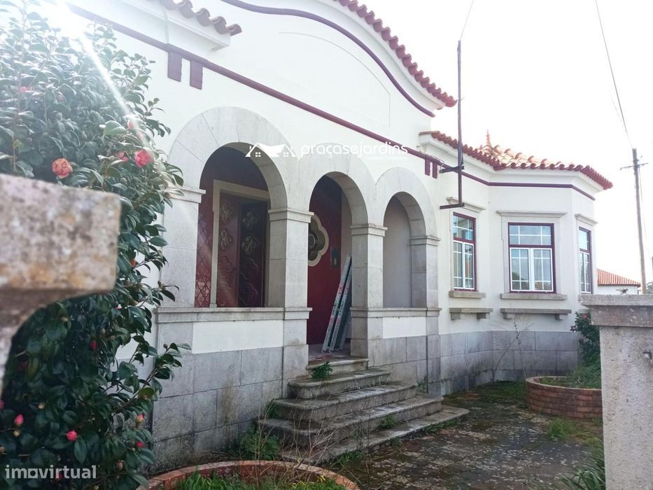 Moradia T3 com História, Conforto Moderno e Proximidade à Praia