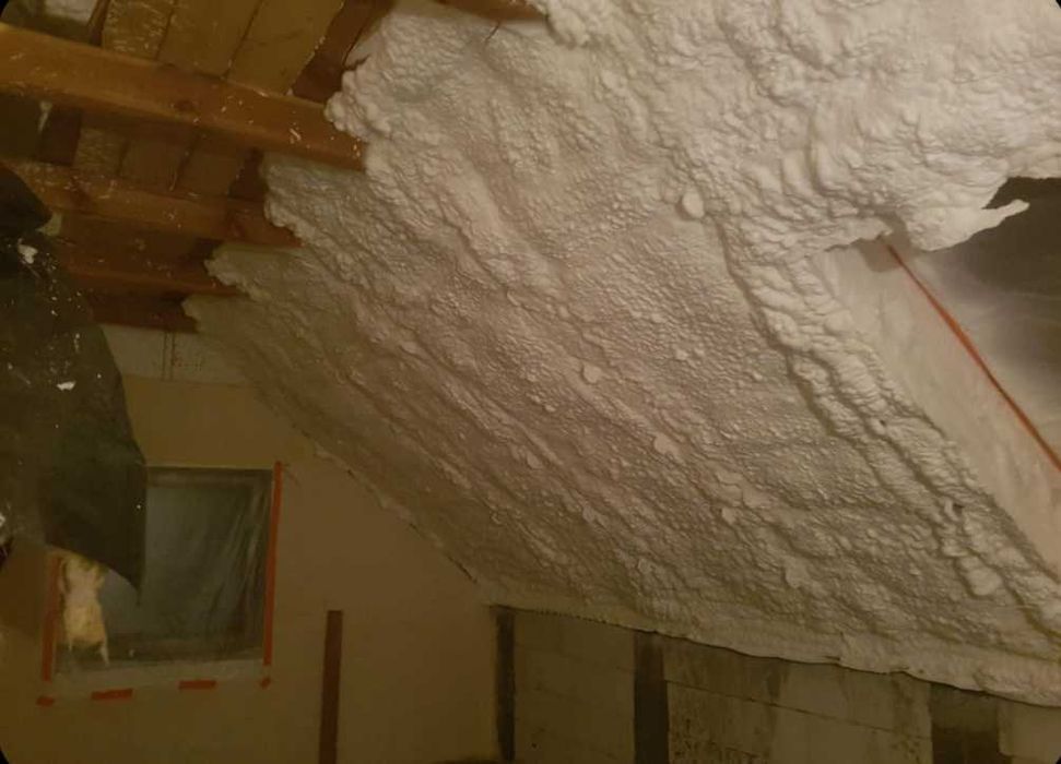 Ocieplanie pianką PUR oraz wdmuchiwanie wełny i celulozy