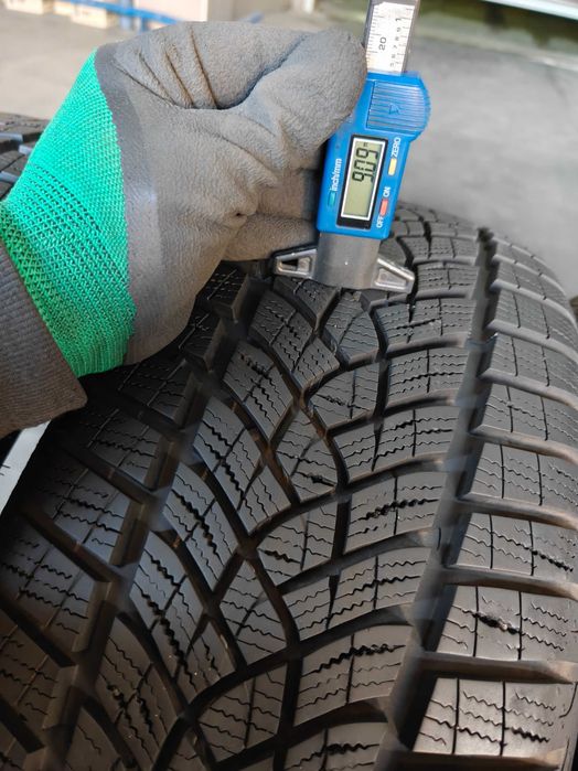 R17 225/55 шини зимові вживані імпортні GoodYear Ultraprip Performance рік25 виробництво Германія