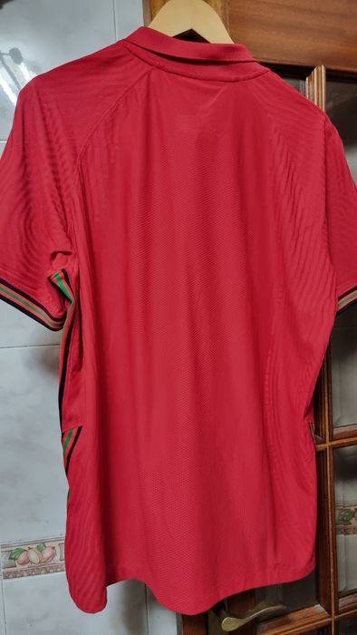 Camisola retro da selecao  de portugal.