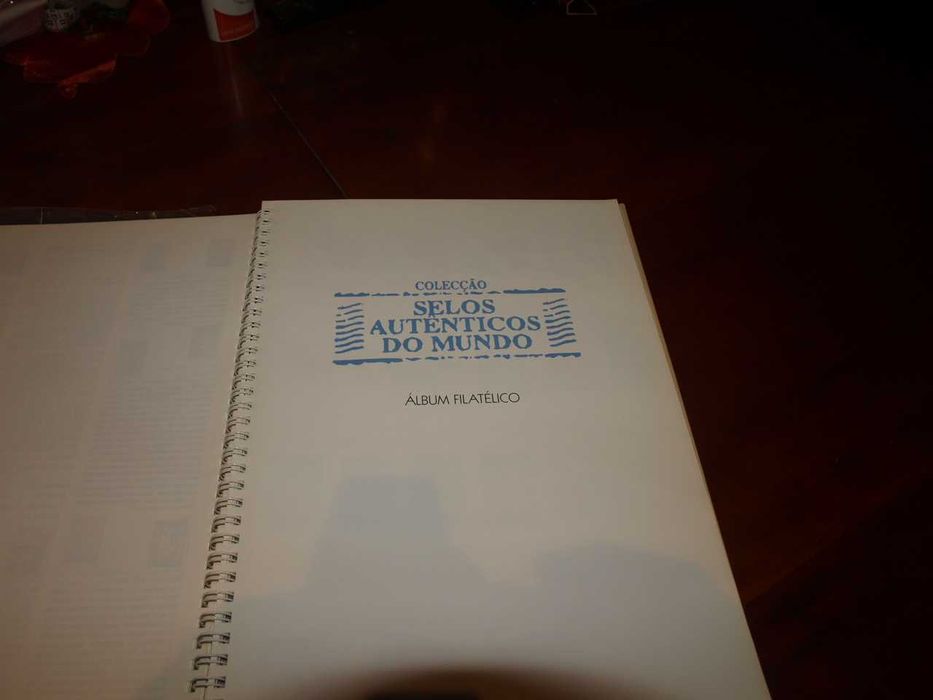 Vendo coleção de selos de todo o mundo lançada pelo Correio da Manhâ.