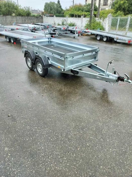 Reboques e plataformas