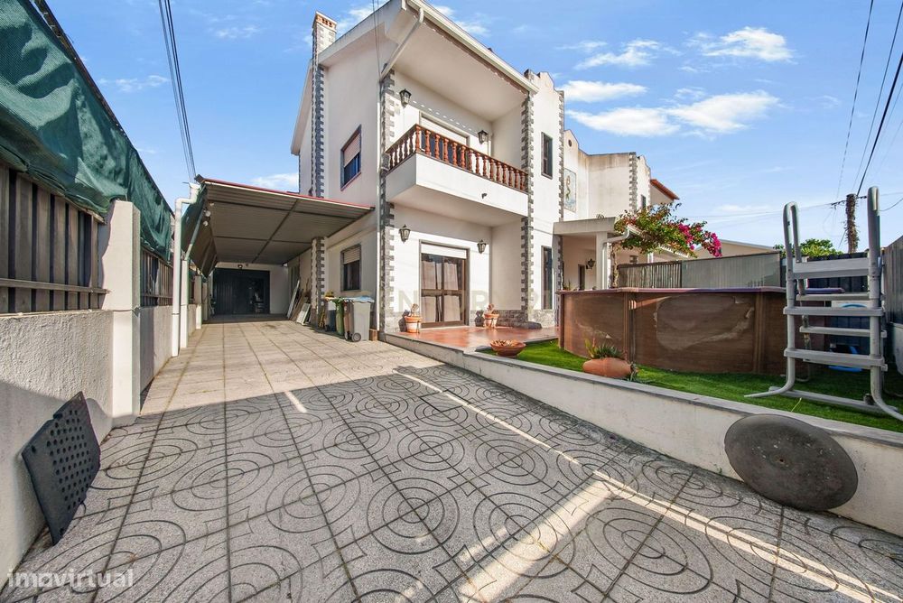 Moradia Geminada T3 com excelentes áreas, terreno e localização privil