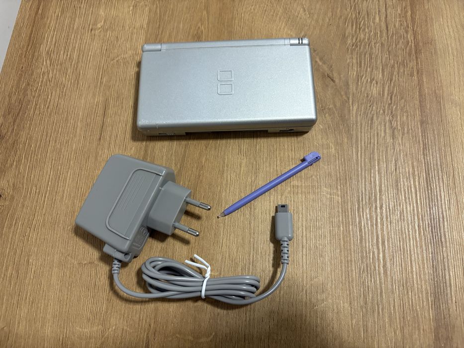Nintendo DS Lite Srebrna + Akcesoria