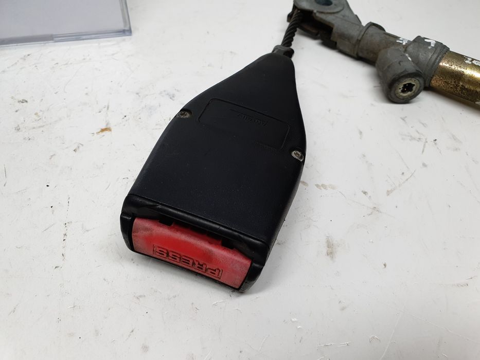 Encaixe de cinto frente esquerdo OPEL Vivaro A Furgão (X83)