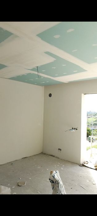 Capoto, estuque e pintura