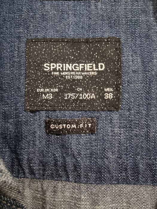 Camisas de ganga azul.