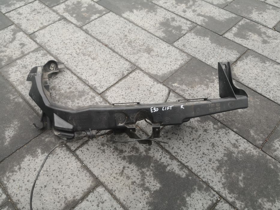 Ślizg pod lampę BMW e90 e91 lift prawy uchwyt