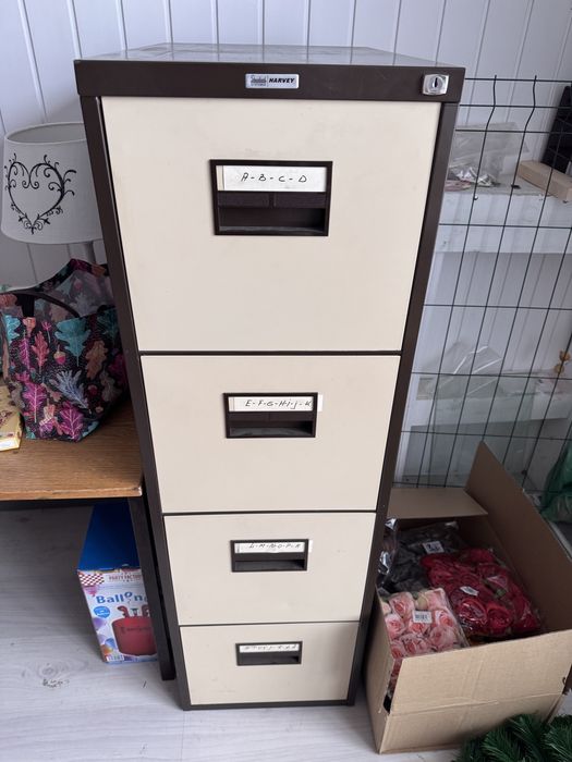 Metalowa szafa  na akta marki Harvey