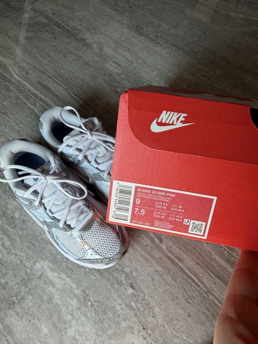 Nike V5 RNR pmr Football Grey