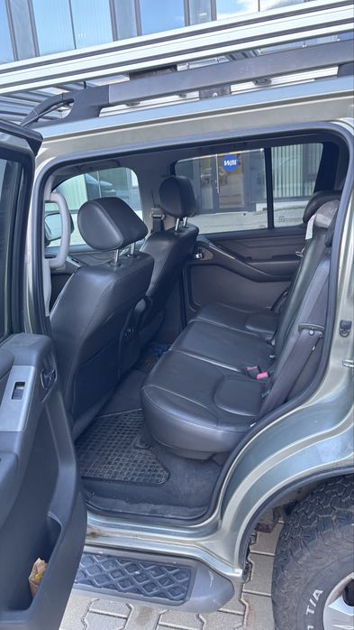 Nissan Pathfinder 2.5D Automat