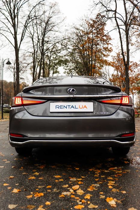 Прокат, аренда Lexus ES 300H посуточно, без водителя