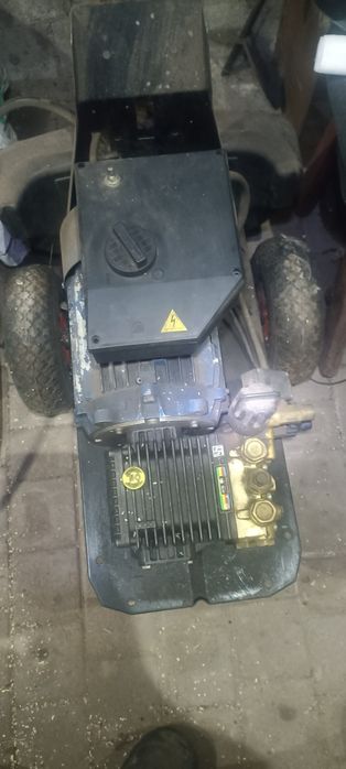 Мийка високого тиску.