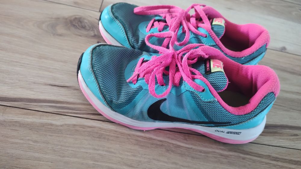 Sprzedam buty dla dziewczynki 35.5
