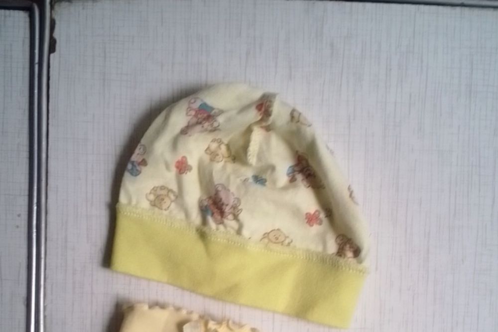 Шапочки та рукавички для немовлят (набором)