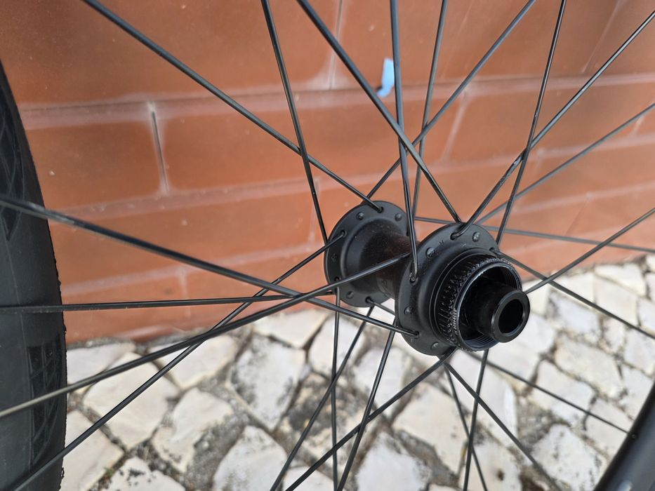 Rodas em carbono disco Bontrager Aeolus Elite 35