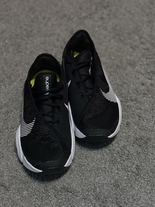 Кросівки жіночі Nike Air zoom SuperRep2