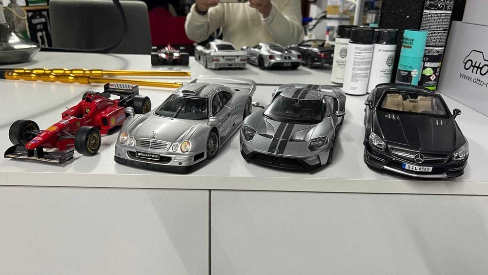 Coleção Miniaturas 1:18 - Lote 32 Carros (Ferrari, Lamborghini, Bugatti)