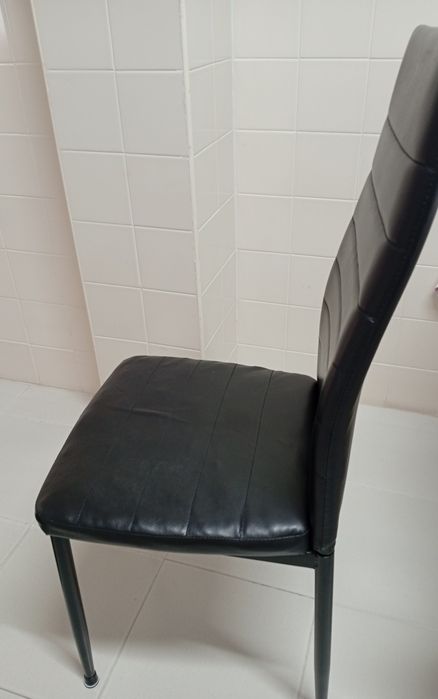 3 Cadeiras pretas (Cozinha/Sala)