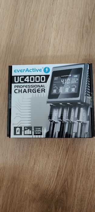 Ładowarka akumulatorowa EVERACTIVE UC-4000