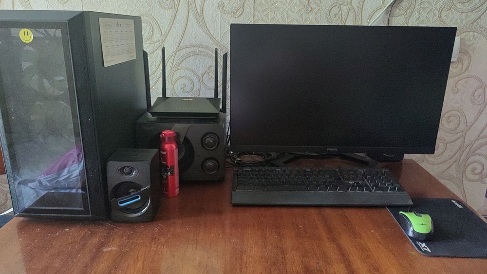 Продам компьютер з колонками и сабуфером.