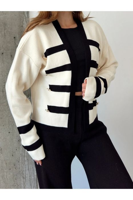 Sweter damski w stylu monochromatycznym z klamrami 5ia