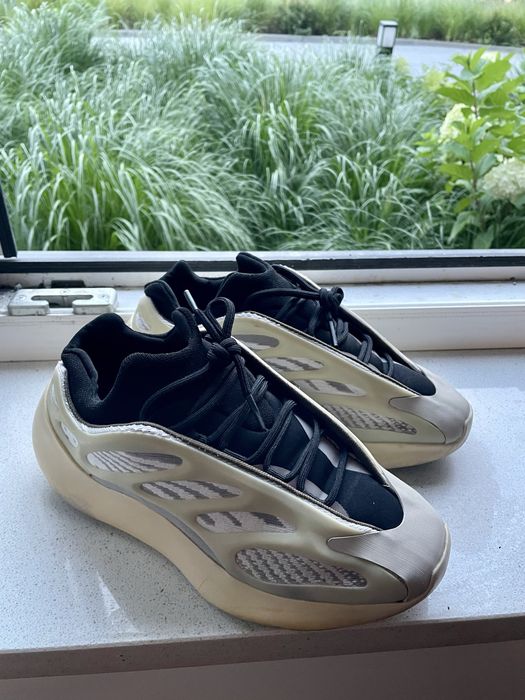 adidas Yeezy 700 V3 Azael FW4980, rozmiar 38