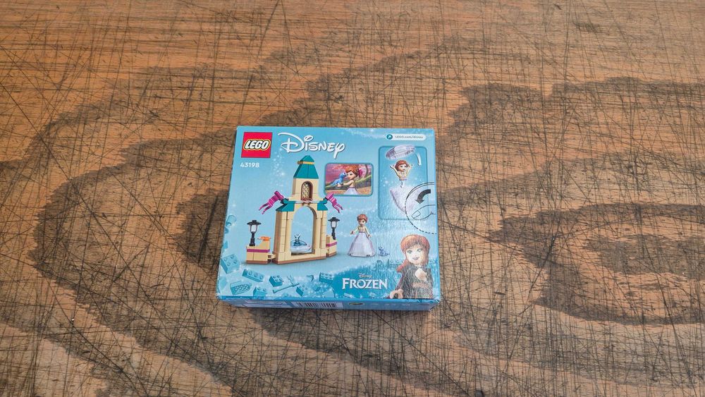 LEGO® 43198 Disney - Dziedziniec zamku Anny