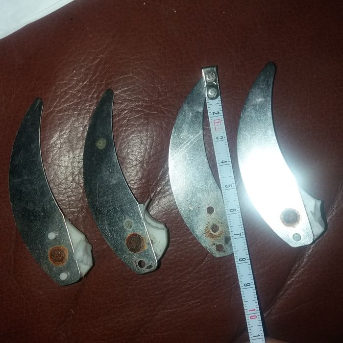 Предлагается набор ножей для измельчителя обьем два литра