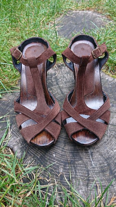 Venezia brązowe zamszowe sandałki sandały drewniaki.