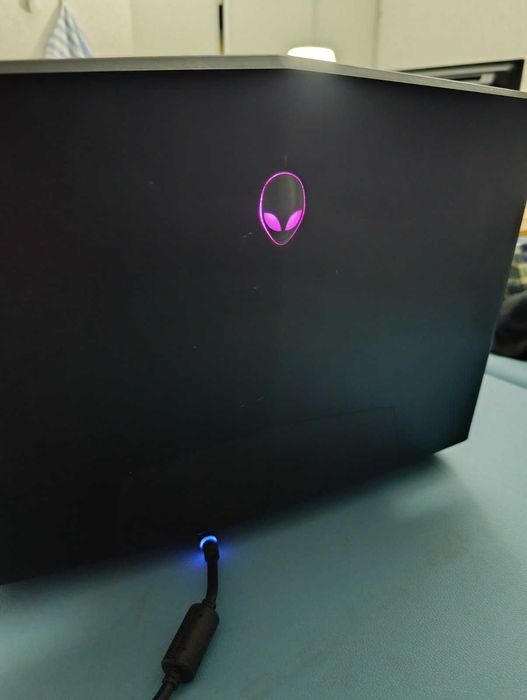 Продається легендарний ігровий ноутбук Alienware M17x