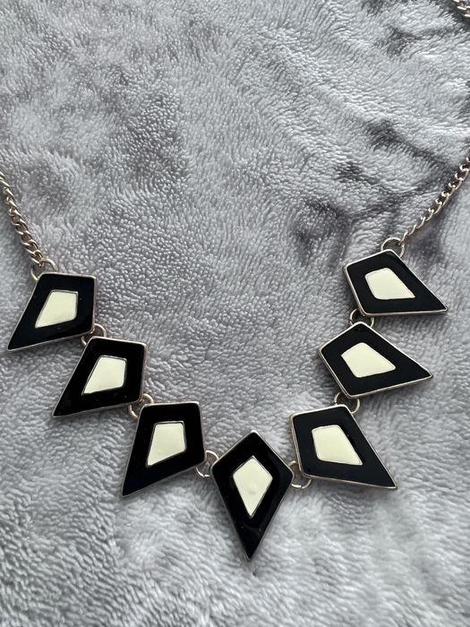 Naszyjnik czarno biały