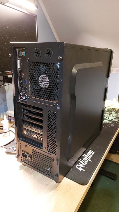 Komputer stacjonarny do gier (GTX 1080+i7-7700k+16GB RAM)