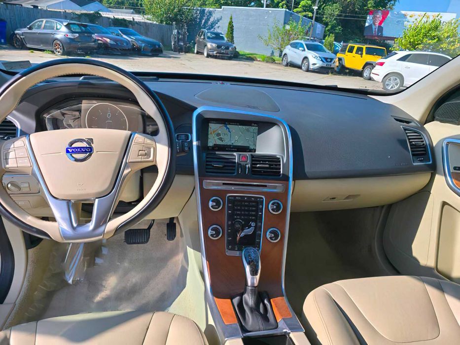 Volvo XC60      2016