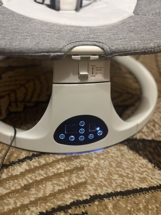 Продам заколисуючий центр Dearest Baby