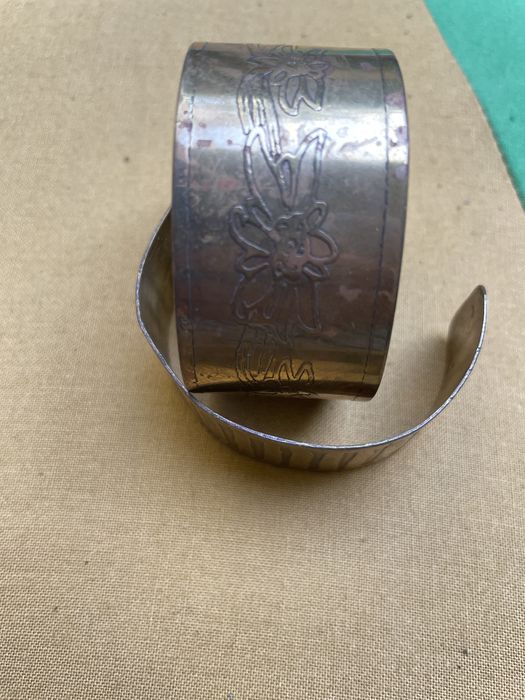 Pulseiras metal grossas anos 80
