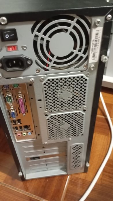 PC  Intel Pentium Dual CPU
E2200 2.2 GHz 1,99 GB de RAM