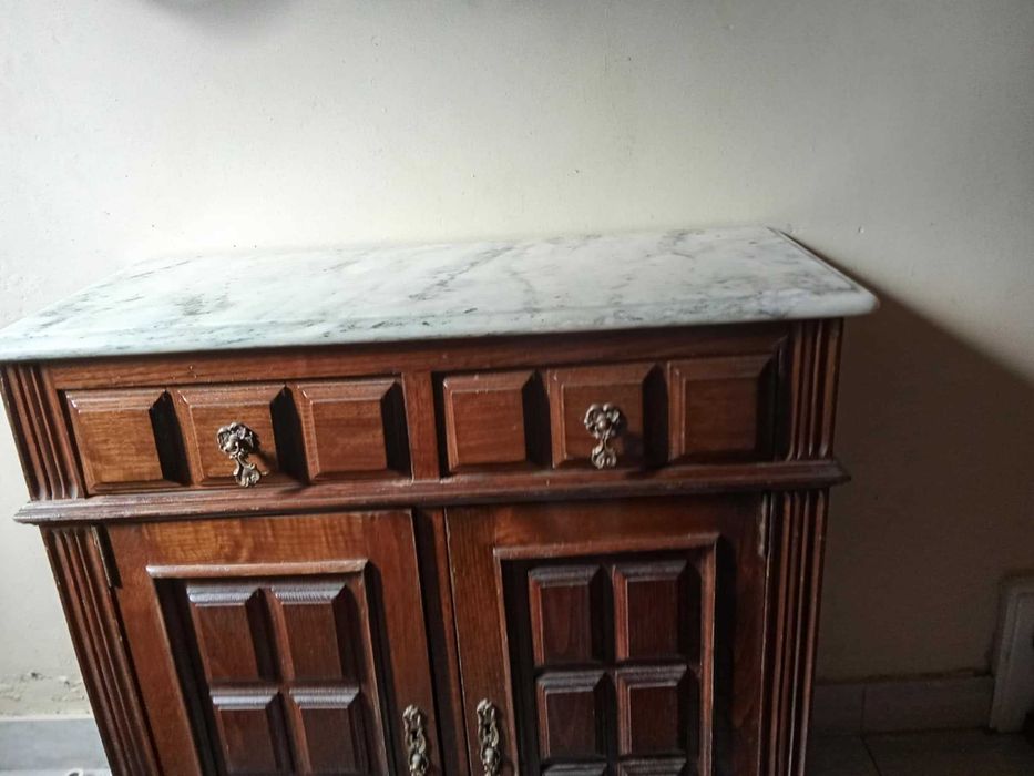 sapateira em madeira castanho