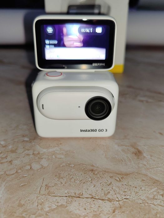 Екшн-камера Insta360 GO 3 128GB + аксесуари, кейс