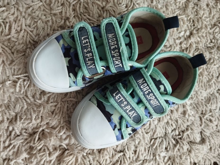 Trampki materiałowe na rzepy