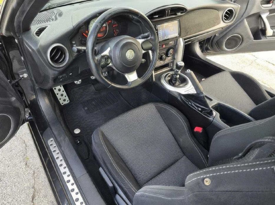 Toyota GR86      2017